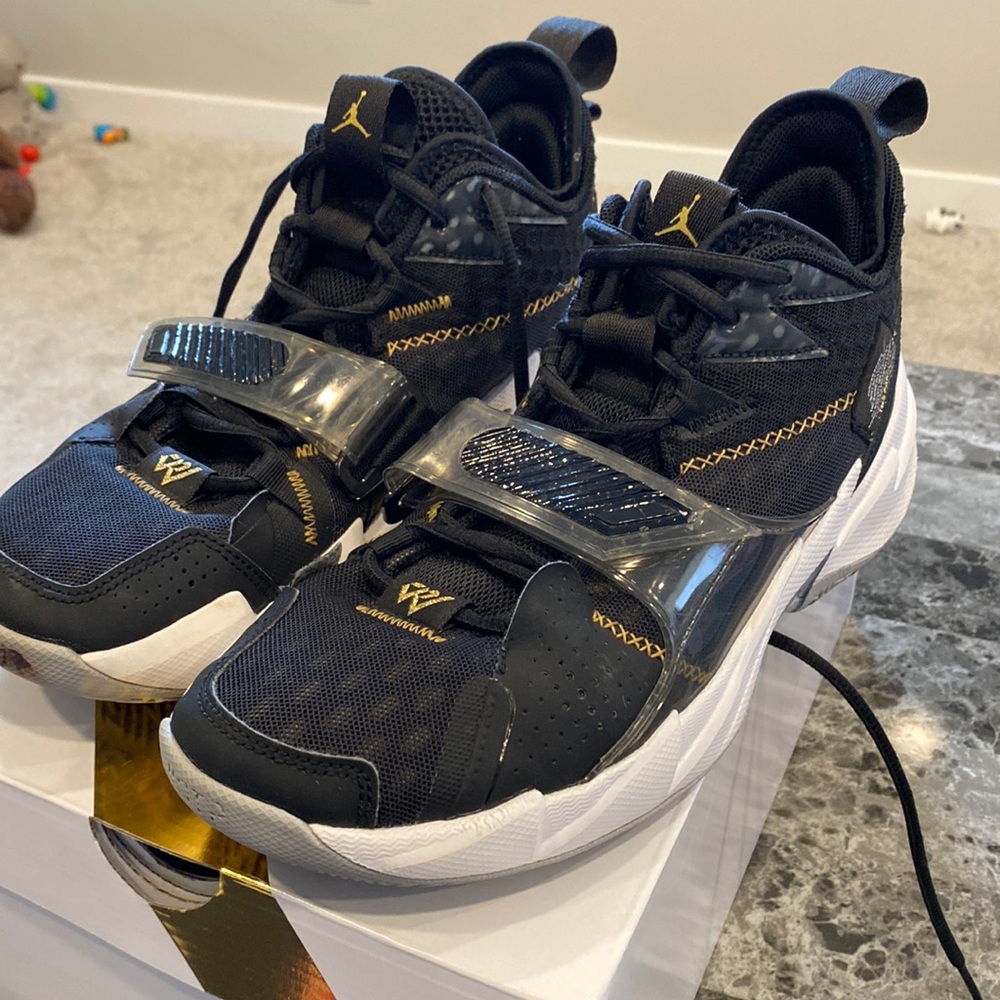 Like new Air Jordan (Westbrook) Why Not Zer0.3 “The Family